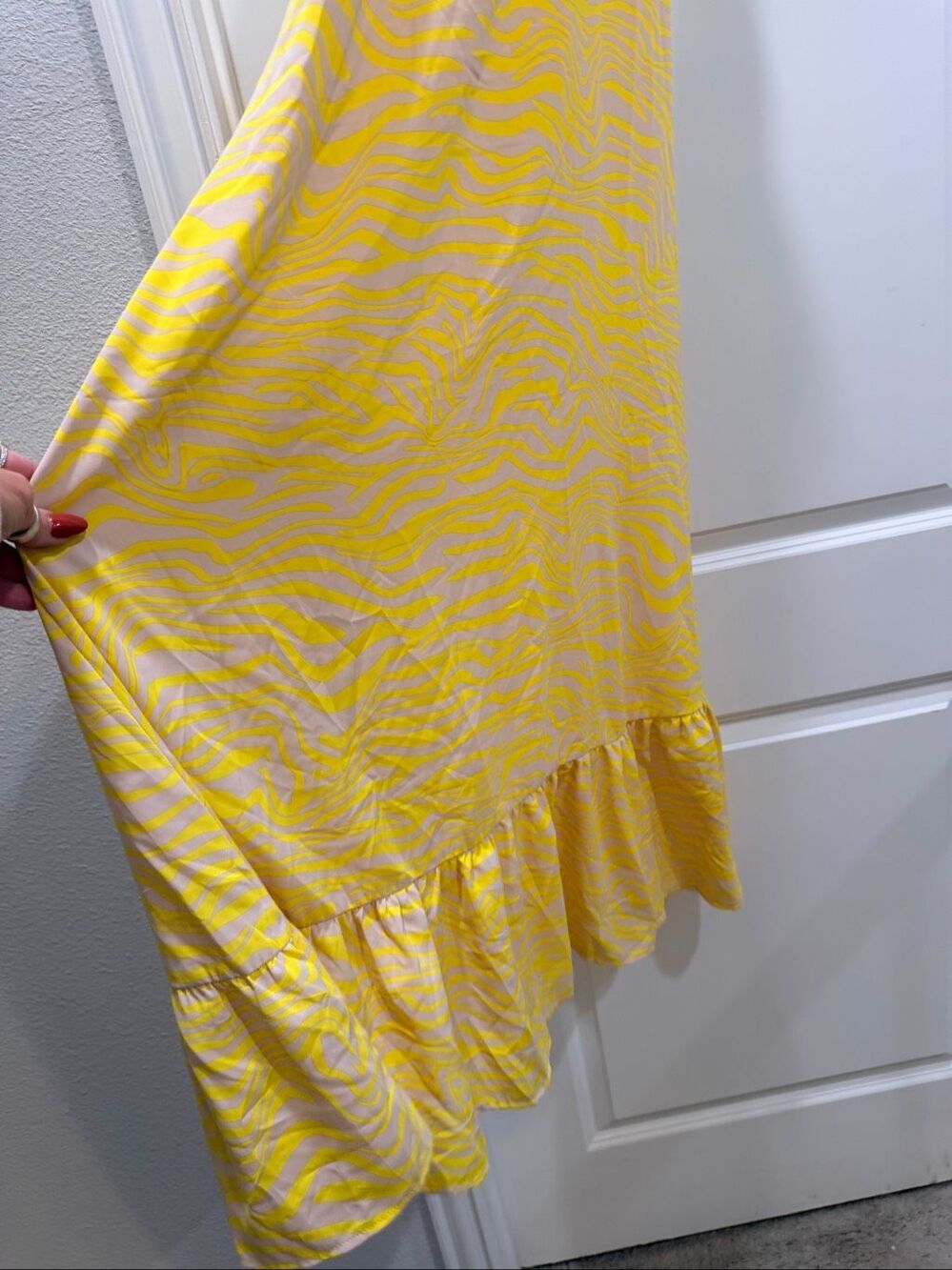 Womens Yellow Sleeveless Long Flowy Maxi Dress Casual Summer Boho Size S Small - Picture 4 of 6